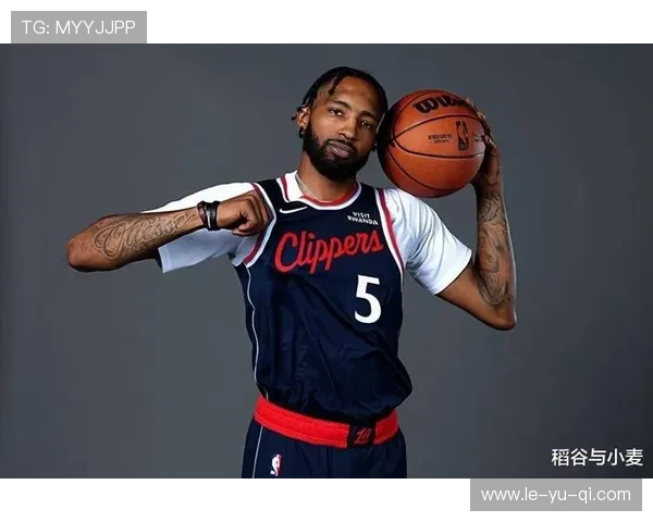 琼斯防守后卫表现出色，助球队稳固防线