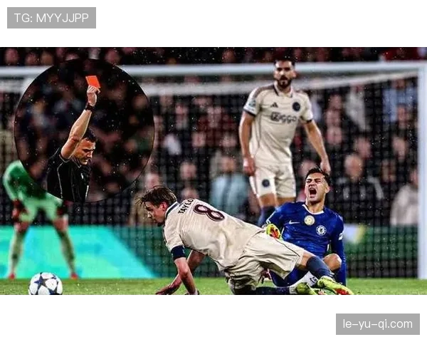 阿贾克斯防线稳固助球队豪取连胜，强势表现引关注